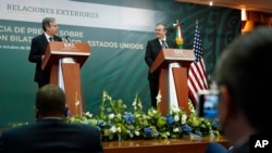 El secretario de Estado, Antony Blinken, a la izquierda, habla durante una conferencia de prensa conjunta con el ministro de Relaciones Exteriores de México, Marcelo Ebrard, en el Ministerio de Relaciones Exteriores de México, el viernes 8 de octubre de 2021. 