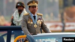 တပ္မေတာ္ကာကြယ္ေရး ဦးစီးခ်ဳပ္ ဗိုလ္ခ်ဳပ္မွဴးၾကီး မင္းေအာင္လိႈင္။ (မတ္ ၂၇၊ ၂၀၁၇)