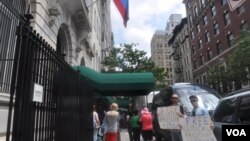 Пикет у российского консульства в Нью-Йорке