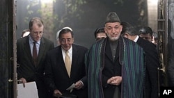 U.S. Defense Secretary Leon Panetta and Afghanistan President Hamid Karzai, Kabul, Dec. 14, 2011.