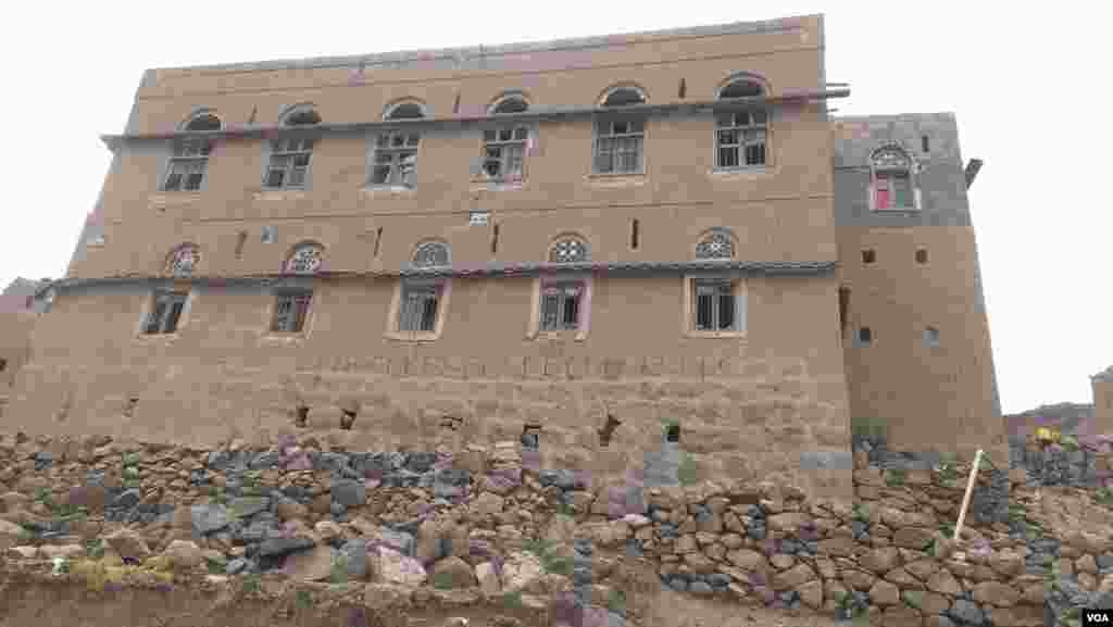 About twenty houses in the Hajar Aukaish, Yemen, were at least partially damaged by airstrikes that academics say have killed hundreds of civilians since the bombing began in March, photo taken April, 2015. (VOA/A. Mojalli)