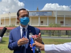 Neth Pheaktra, spokesperson for the Extraordinary Chamber in the Court of Cambodia, talks to journalists inside the tribunal's facility in Phnom Penh's Kambol District on August 16, 2021. (Aun Chhengpor/VOA Khmer)