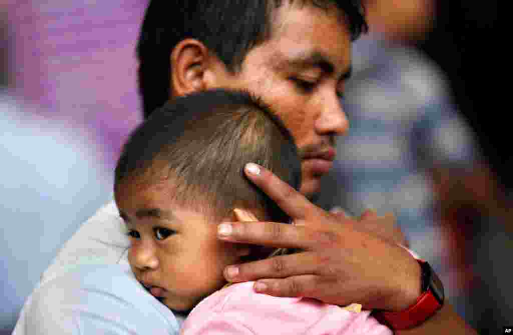 A man from India's northeastern states waits to board a train at a railway station in Bangalore, India, August 16, 2012.