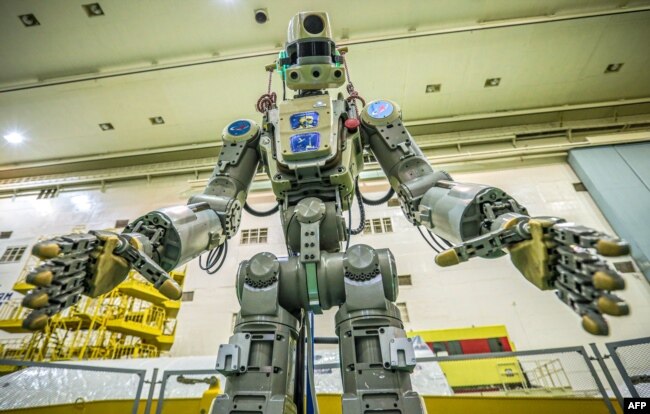 Robot humanoid Rusia, Skybot yang akan diuji coba untuk melakukan misi di stasiun antariksa (ISS).