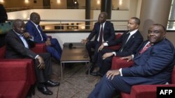 (De gauche à droite) Vital Kamerhe, Felix Tshisekedi, Adolphe Muzito, Moise Katumbi et Jean-Pierre Bemba, opposants congolais, avant une conférence de presse conjointe le 12 septembre 2018 à Bruxelles.