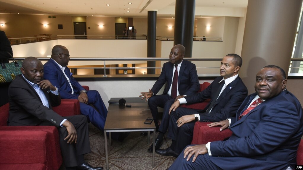 (De gauche à droite) Vital Kamerhe, Felix Tshisekedi, Adolphe Muzito, Moise Katumbi et Jean-Pierre Bemba, opposants congolais, avant une conférence de presse conjointe le 12 septembre 2018 à Bruxelles.