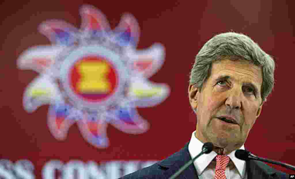 Ngoại trưởng Mỹ John Kerry phát biểu trong một cuộc họp báo tại diễn đàn ASEAN ở Bandar Seri Begawan, Brunei, ngày 1/7/2013.