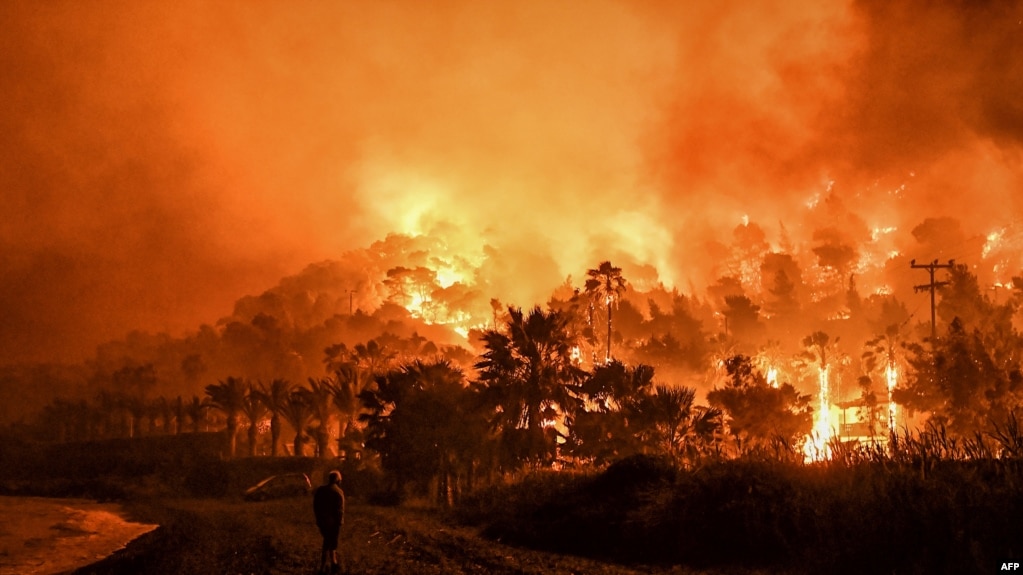 希腊科林斯地区爆发山林大火。 （2021年5月20日）(photo:VOA)