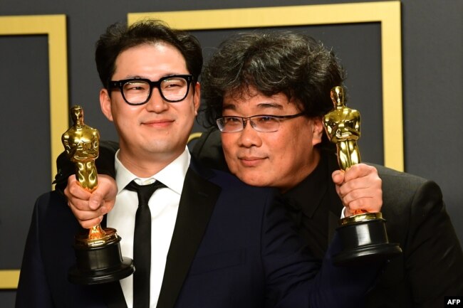 La cinta de Bong Joon Ho es una sátira sobre la lucha de clases tan divertida como desconcertante.