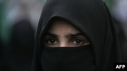 Burqa là loại áo phủ kín người của phụ nữ Hồi giáo