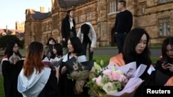澳大利亚悉尼大学的中国留学生在校园参加毕业典礼（2020年7月4日）