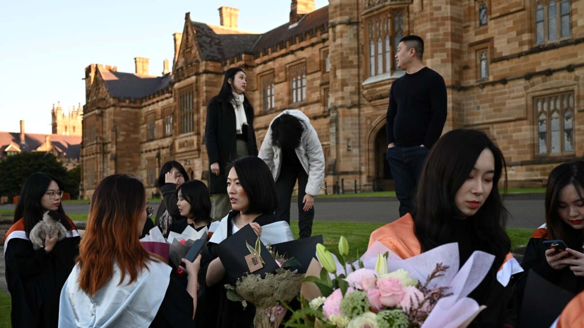 中国坚持清零阻离境 京沪等地学子留学路受挫