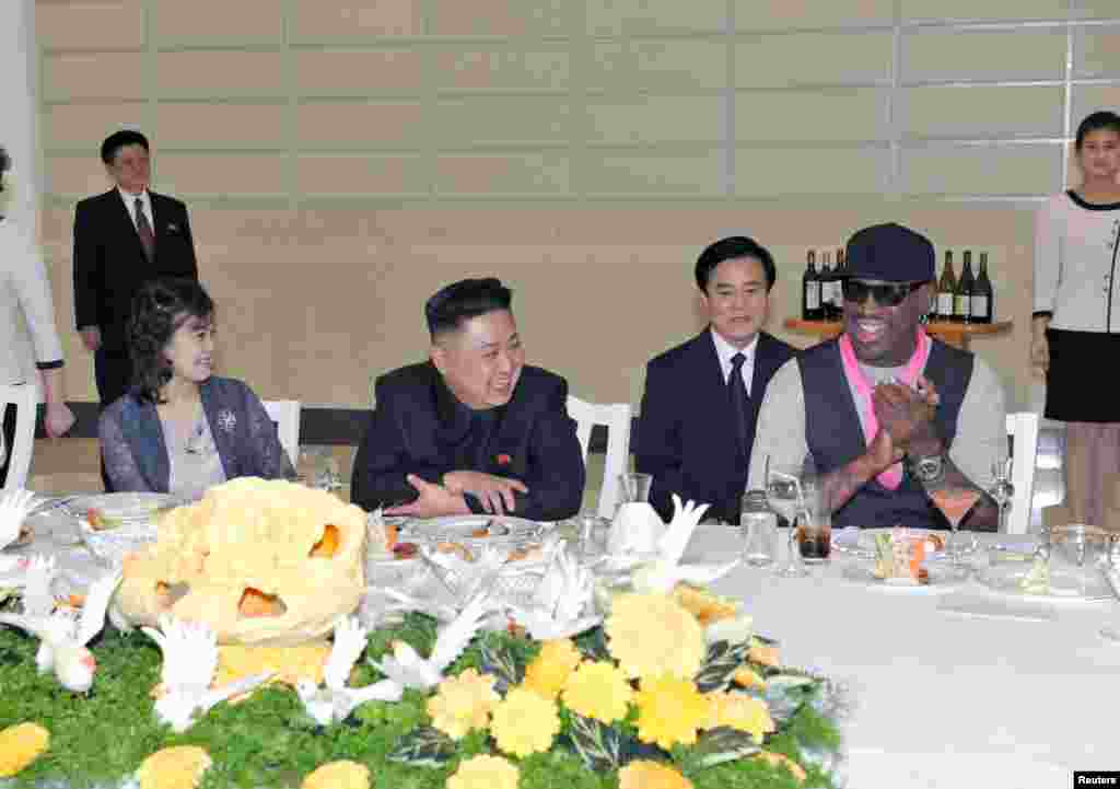 North Korean leader Kim Jong-Un (C), his wife Ri Sol-Ju (L) and former NBA basketball player Dennis Rodman (R) talk in Pyongyang in this undated picture released by North Korea&#39;sKCNA news agency on March 1, 2013. KCNA reported that a mixed basketball game of visiting U.S. basketball players and North Korean players was held at Ryugyong Jong Ju Yong Gymnasium in Pyongyang on February 28, 2013.