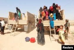 Sunni Muslims who fled the Islamic State's stronghold of Hawija arrive in Kirkuk, Iraq, Oct. 3, 2016.