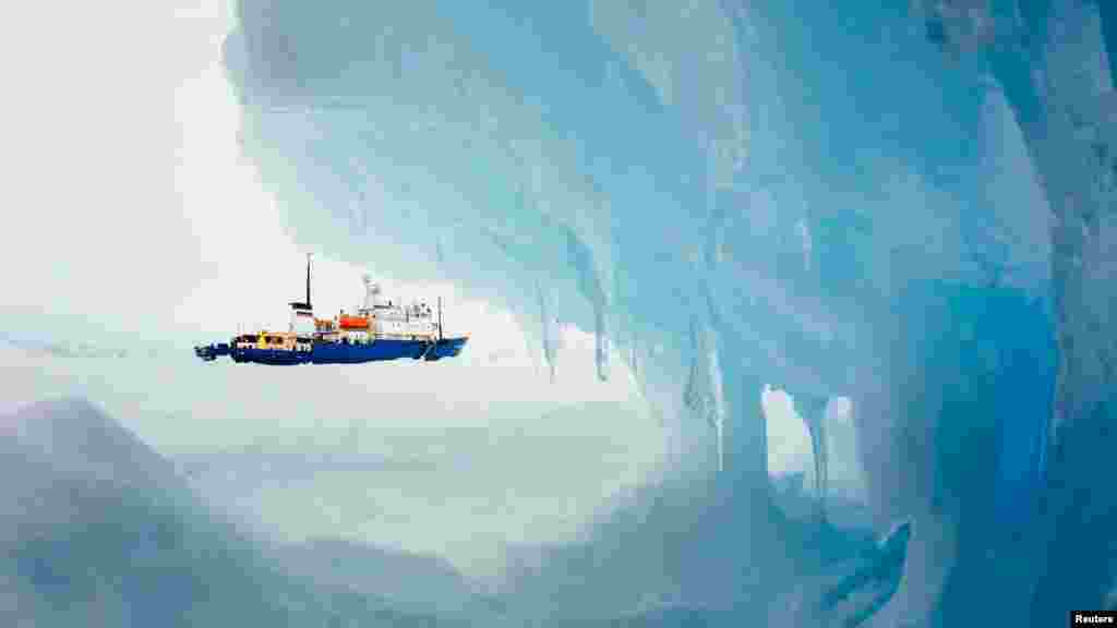 The MV Akademik Shokalskiy is seen stranded in ice in Antarctica, Dec. 29, 2013. An Antarctic blizzard has halted an Australian icebreaker&#39;s bid to reach a Russian ship trapped for a week with 74 people onboard, rescuers said.