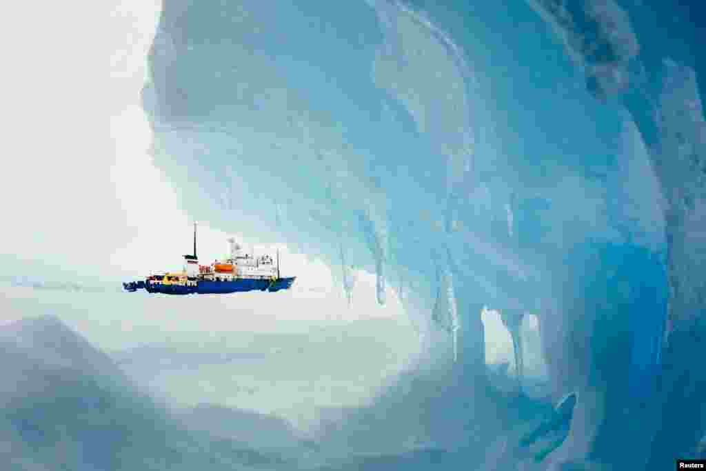 The MV Akademik Shokalskiy is seen stranded in ice in Antarctica, Dec. 29, 2013. An Antarctic blizzard has halted an Australian icebreaker's bid to reach the Russian ship trapped for a week with 74 people onboard, rescuers said on Monday.