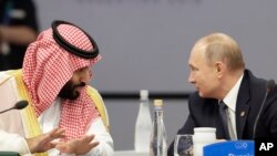 روسی صدر پوٹن اور سعودی ولی عہد محمد بن سلمان۔ فائل فوٹو
