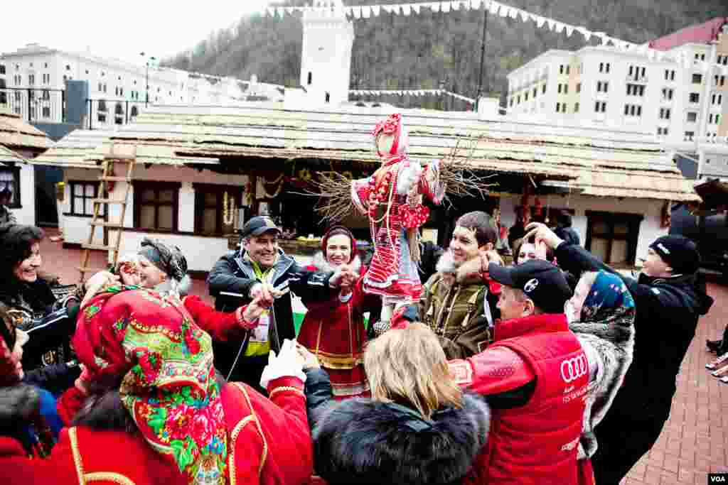 In a pre-Lenten festival, Russians dance around the Maslenitsa doll. (V. Undritz for VOA)