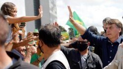 Bolsonaro bahkan ikut serta dalam demo menentang kebijakan 'di rumah aja'.