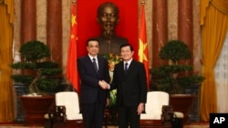 Chinese Premier Li Keqiang, left, with Vietnamese President Truong Tan Sang, Presidential Palace, Hanoi, Oct. 14, 2013.
