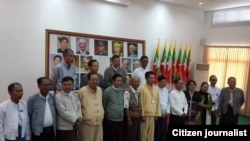 ျမန္မာၿငိမ္းခ်မ္းေရးစင္တာမွာ ျပေနတဲ့ ျပည္ေထာင္စုေန႔အႀကိဳ ပင္လံုပန္းခ်ီျပပဲြျမင္ကြင္း။ (ေဖေဖာ္ဝါရီ ၈၊ ၂၀၁၄)