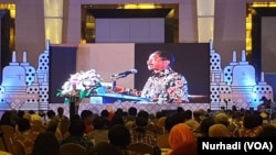 Menpar Arif Yahya berbicara dalam Seminar Legenda Borobudur di Yogyakarta, Jumat, 15 Februari 2019. (Foto: VOA/Nurhadi)
