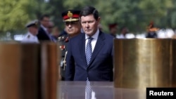 Australia's Defense Minister Kevin Andrews pays his respects at the India Gate war memorial in New Delhi, India, Sept. 2, 2015. 