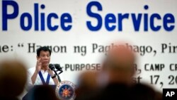 Tổng thống Philippines Rodrigo Duterte phát biểu tại lễ kỷ niệm 115 năm ngành cảnh sát tại trụ sở Cảnh sát Quốc gia Philippines (PNP) ở Manila, ngày 17 tháng 8 năm 2016.