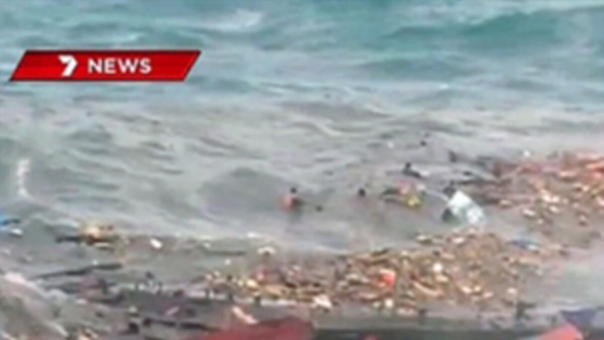 Australia Charges 3 Indonesians in Christmas Island Refugee Tragedy