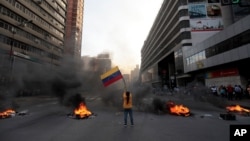 Las pasadas elecciones presidenciales en Venezuela, que dieron por ganador a Nicolás Maduro por un pequeño margen, suscitaron varias sospechas de corrupción y fuertes enfrentamientos entre opositores y gobierno.