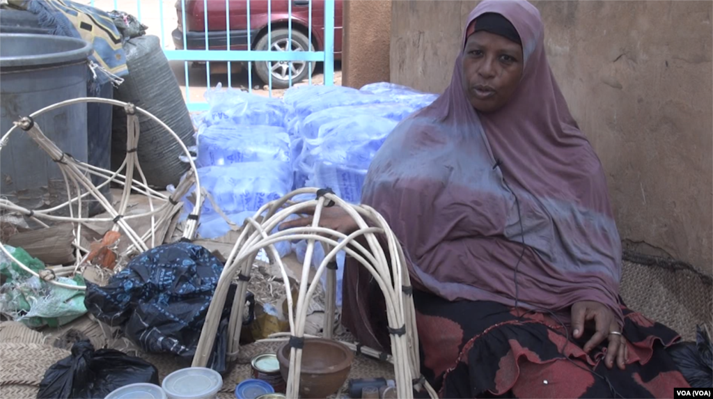 Bikin Baje Koli Na Kungiyar Matan Nijar CONGAFEN A Yamai. Wata mace da ta halarci bikin daga Najeriya, Nuwamba 27, 2018