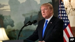 지난해 10월 도널드 트럼프 미국 대통령이 백악관에서 대이란 외교 정책에 관한 성명을 발표하고 있다. 