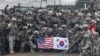 Cолдаты США и южнокорейской армии во время совместных военных учений. 