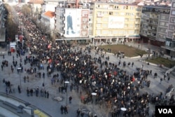 About 8,000 anti-government demonstrators took part in the protest in Pristina, Kosovo, Jan. 9, 2016. (P.W. Wellman/VOA)