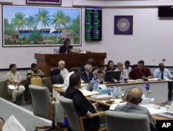 Lawmakers listen to people discuss the pros and cons of creating a digital currency, in Majuro, Marshall Islands, Feb. 23, 2018. The Marshall Islands is creating its own digital currency in order to raise some hard cash to pay bills and boost the economy.