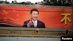 上海街头习近平的句型画像(2017年10月24日资料照片)