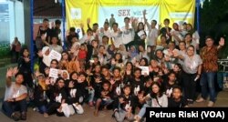 Anak-anak bersama semua elemen masyarakat di Surabaya dalam koalisi yang digagas ALIT menyerukan stop kekerasan dan eksploitasi seksual pada anak