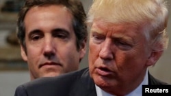 Le président Donald Trump et son avocat Michael Cohen à l'église New Spirit Revival Center de Cleveland Heights, dans l'Ohio, aux États-Unis, le 21 septembre 2016. 