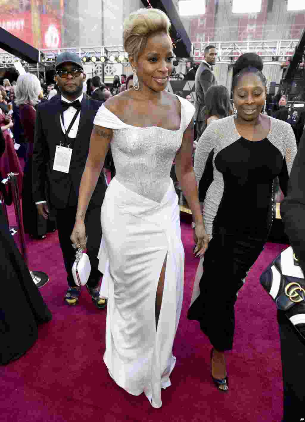 Mary J. Blige arrives at the Oscars on March 4, 2018, at the Dolby Theatre in Los Angeles. 
