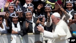 Pope Francis blesses devotees of Elizabeth Hesselblad as he tours St. Peter's Square at the Vatican after the canonization ceremony, June 5, 2016. 