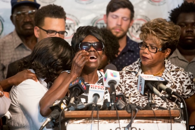 FILE - Pamela Benge, center, spoke of her son, Alfred Olango, at a press conference in San Diego, Calif., Sept. 29, 2016, to address the killing of Olango, a Ugandan refugee shot by an El Cajon police officer two days earlier.