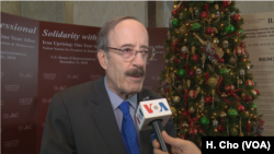 Democratic Congressman Eliot Engel talks to VOA Persian at a Rayburn House Office Building event by the Organization of Iranian American Communities in Washington, Dec. 11, 2018.