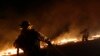 Angin Dingin Bantu Petugas Atasi Kebakaran di California