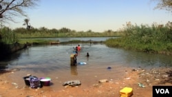 The re-introduction of indigenous prawns into this enclosed area in Lampsar village, in northern Senegal is reducing the rate of schistosomiasis infections. (VOA/J. Lazuta)