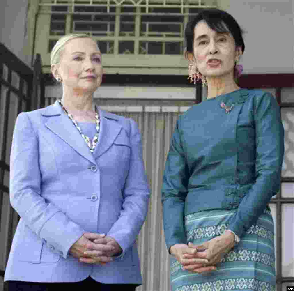 Myanmar's pro-democracy opposition leader Aung San Suu Kyi, right, speaks along with U.S. Secretary of State Hillary Rodham Clinton after a meeting at Suu Kyi's residence in Yangon, Myanmar, Friday, Dec. 2, 2011. U.S. Secretary of State Clinton and opposi