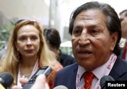 FILE - Former Peru's President Alejandro Toledo and his wife Eliane Karp arrives to the 2015 IMF/World Bank Annual Meetings in Lima, Peru, Oct. 8, 2015.