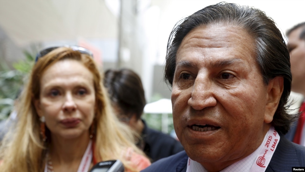 El expresidente de Perú Alejandro Toledo y su esposa la exprimera dama Eliane Karp en una foto de archivo de octubre de 2015. 