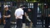 Un homme provoque une explosion devant l'ambassade des Etats-Unis en Chine