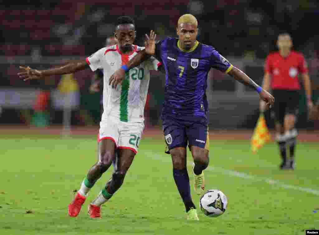 Cape Verde&#39;s Patrick Andrade in action with Burkina Faso&#39;s Gustavo Sangare. 