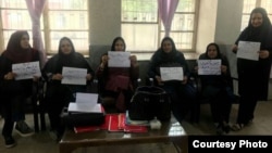 Female Iranian teachers stage a sit-in at a school in the southern city of Ahvaz to demand better working conditions, Nov. 14, 2018, in this image sent to VOA's Kurdish Service.